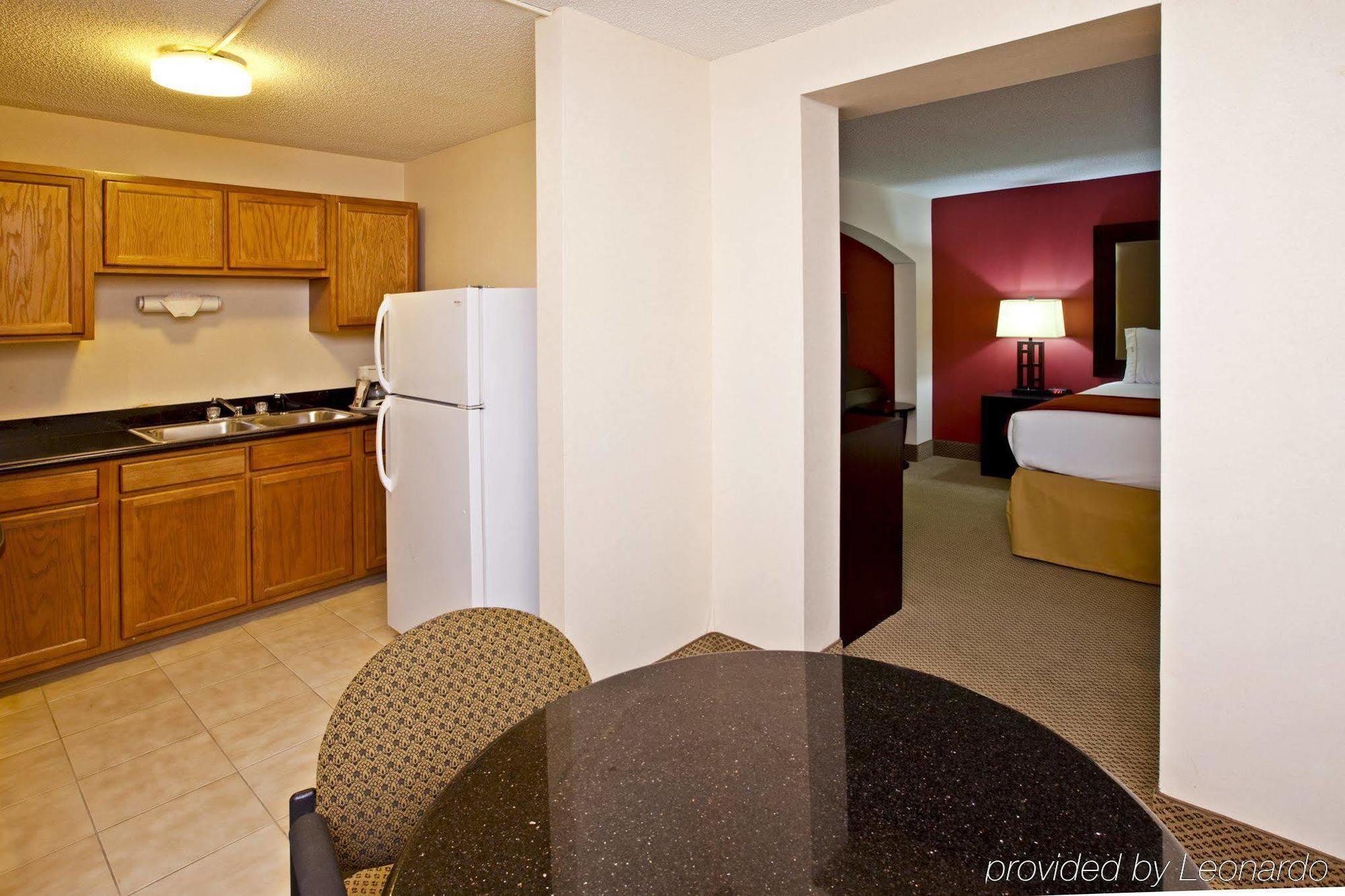 Holiday Inn Express Hotel & Suites Louisville East By Ihg Exterior photo