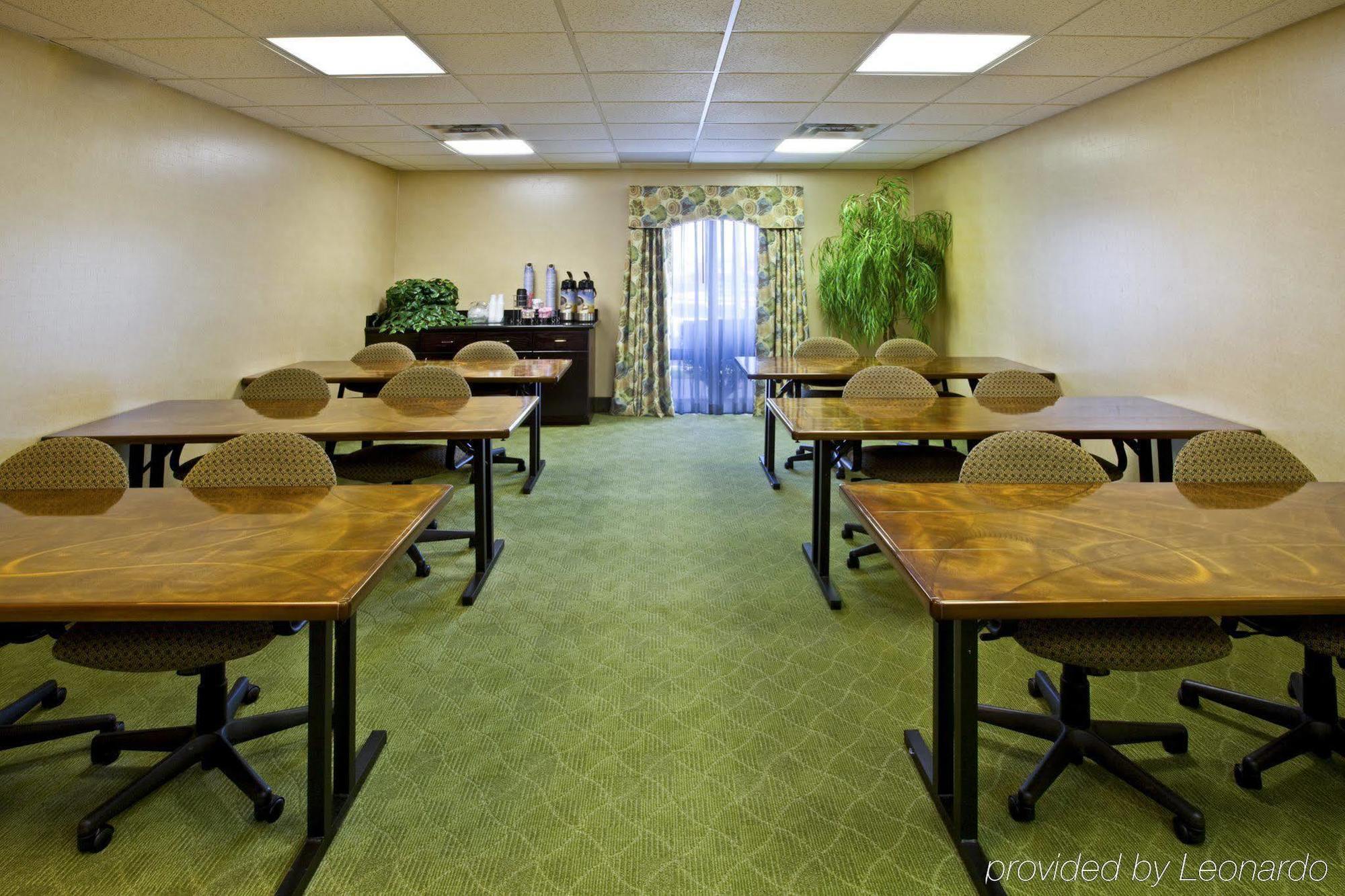 Holiday Inn Express Hotel & Suites Louisville East By Ihg Exterior photo